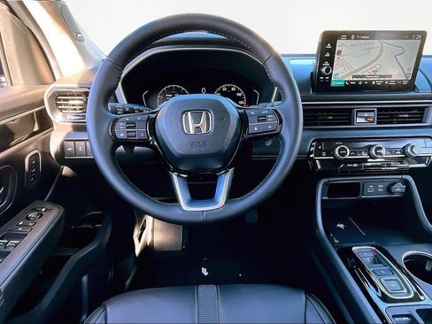 Used 2024 Honda Pilot Touring image 9