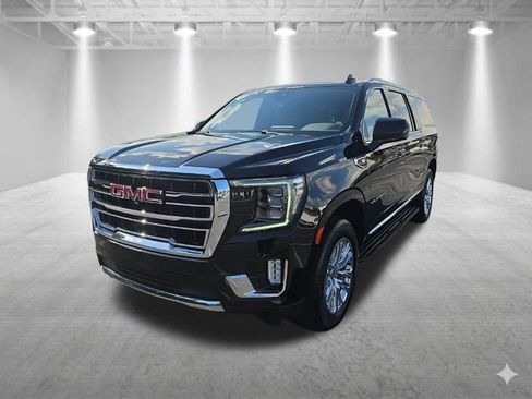 Certified 2023 GMC Yukon XL SLT w/ SLT Premium Package AWD/4WD image 11