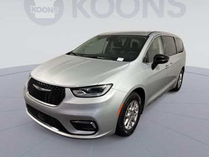 Used 2024 Chrysler Pacifica Touring-L