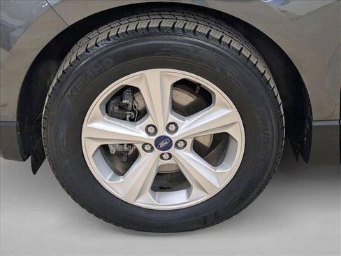 Used 2019 Ford Edge SE image 26