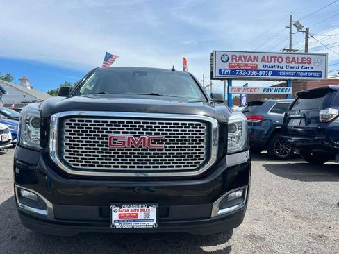 Used 2017 GMC Yukon Denali AWD/4WD image 3
