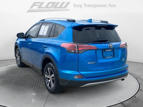 Used 2018 Toyota RAV4 XLE AWD/4WD image 6
