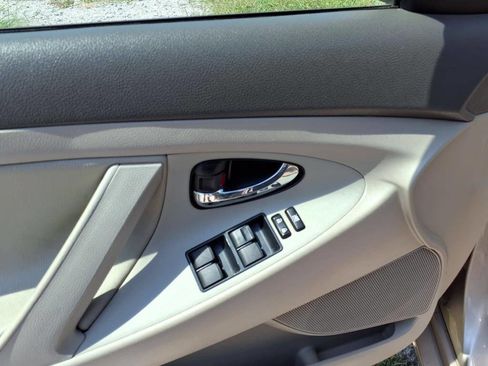 Used 2009 Toyota Camry LE image 11