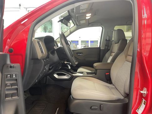 Used 2023 Nissan Frontier SV w/ Technology Package image 7