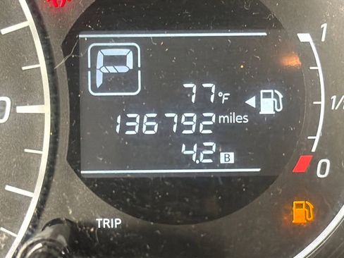 Used 2016 Nissan Versa Note SV FWD image 27