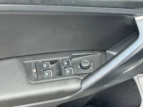 Used 2021 Volkswagen Tiguan SEL AWD/4WD image 33