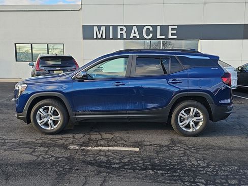 Used 2023 GMC Terrain SLE w/ Driver Convenience Package image 3