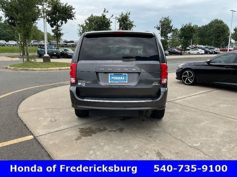 Used 2017 Dodge Grand Caravan SXT FWD image 4