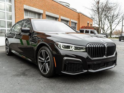 Used 2022 BMW 750i xDrive w/ Executive Package image 5