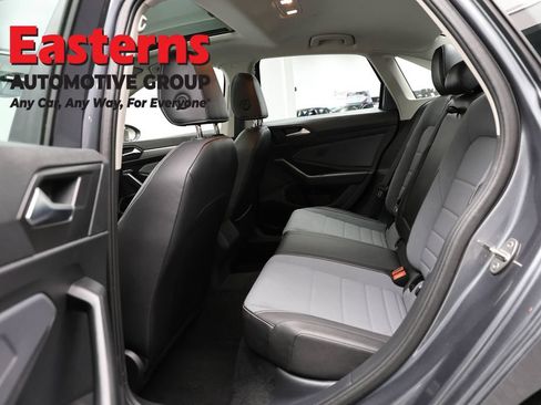 Used 2025 Volkswagen Jetta SE FWD image 20