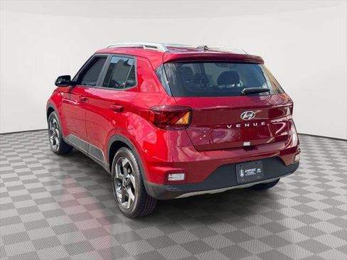 Certified 2025 Hyundai Venue Limited FWD image 4