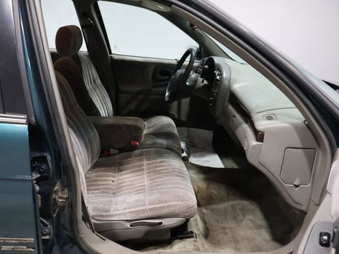 Used 2000 Chevrolet Lumina w/ Preferred Equipment Group image 4