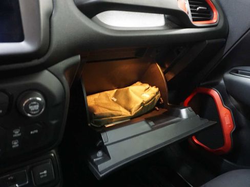 Used 2023 Jeep Renegade Trailhawk w/ Trailhawk Elite Group image 19