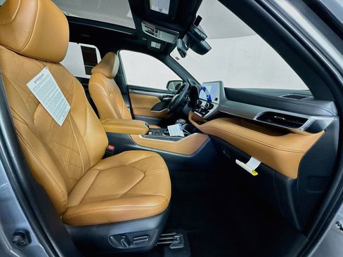 New 2026 Toyota Highlander Platinum image 30