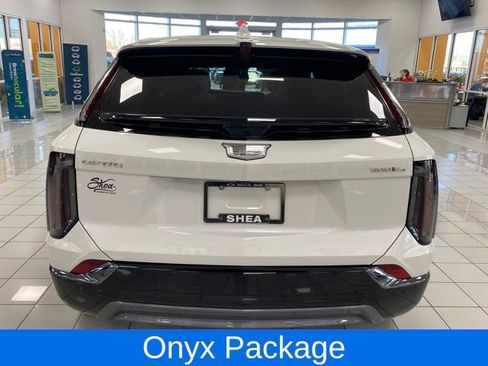 Used 2025 Cadillac Optiq Sport 2 w/ LPO, ONYX Package image 4