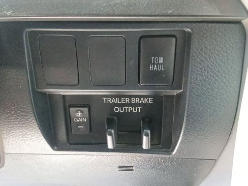 Used 2020 Toyota Tundra SR5 w/ SR5 Leather Package AWD/4WD image 25