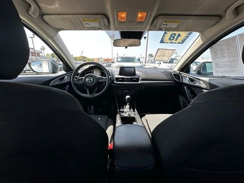 Used 2018 MAZDA MAZDA3 Sport FWD image 17
