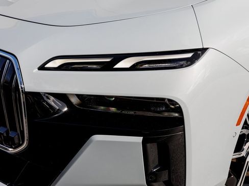 Used 2025 BMW 740i xDrive image 10