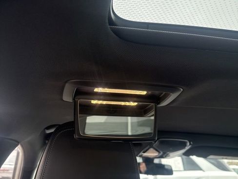 Used 2021 BMW 750i xDrive w/ Executive Package image 31