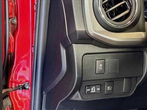 Used 2021 Toyota Tacoma SR5 RWD image 10