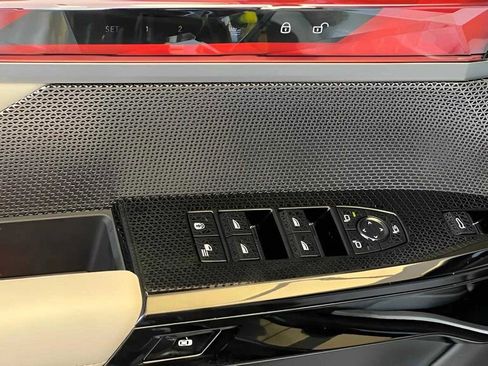 Used 2024 BMW i7 xDrive60 image 21