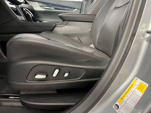 Used 2025 Cadillac XT6 Premium Luxury image 27