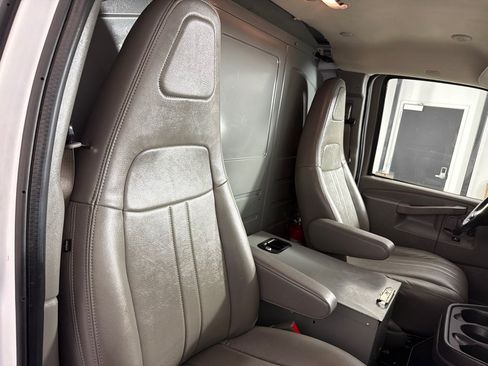 Used 2019 Chevrolet Express 3500 Extended w/ Driver Convenience Package RWD image 17