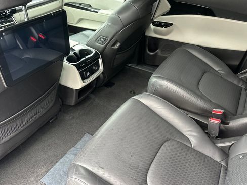 Used 2022 Kia Carnival SX Prestige image 13