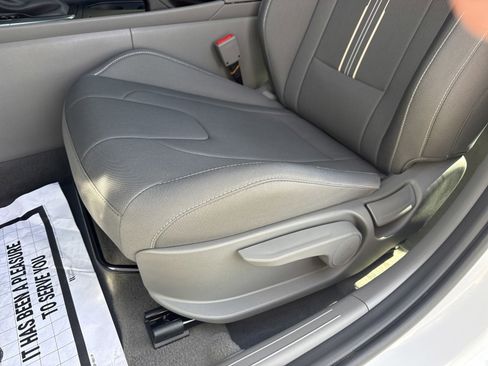 Certified 2025 Hyundai Elantra Sport image 12