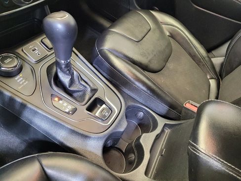 Used 2019 Jeep Cherokee Latitude Plus w/ Comfort/Convenience Group image 26