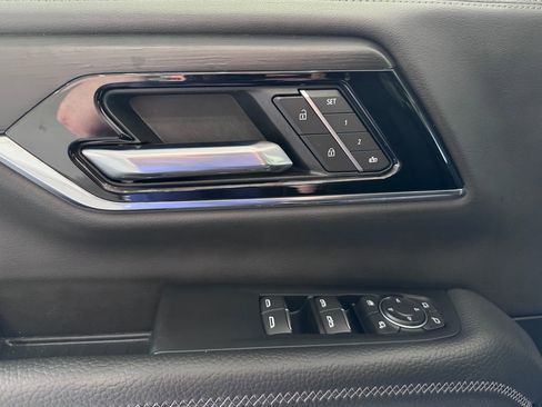 Certified 2025 GMC Yukon XL Denali AWD/4WD image 29