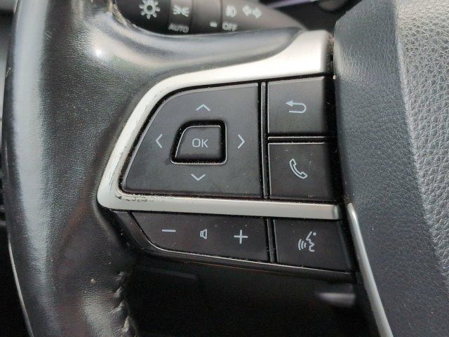Used 2022 Toyota Highlander XLE FWD image 25
