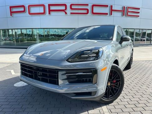 Used 2025 Porsche Cayenne S image 1