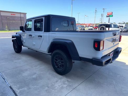 Used 2025 Jeep Gladiator Sport AWD/4WD image 7