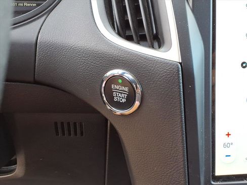 Used 2022 Ford Edge SEL image 11