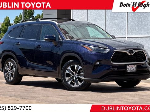 Used 2022 Toyota Highlander XLE FWD image 1