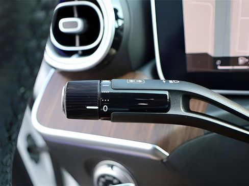 Used 2025 Mercedes-Benz C 300 4MATIC Sedan image 74