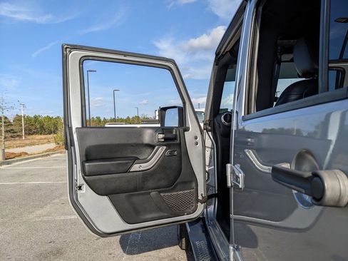 Used 2017 Jeep Wrangler Unlimited Sahara w/ Connectivity Group image 45