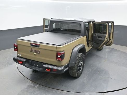 Used 2025 Jeep Gladiator Rubicon w/ Convenience Group AWD/4WD image 25