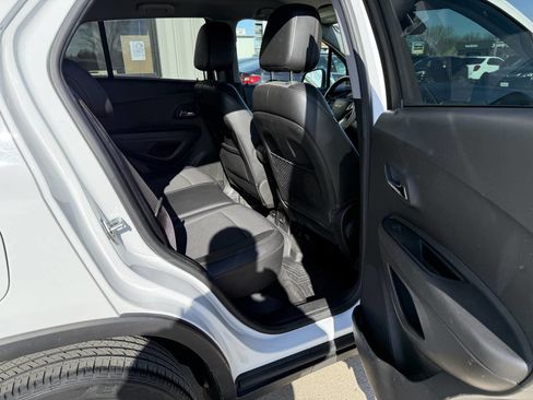 Used 2018 Chevrolet Trax LT w/ LT Convenience Package image 12