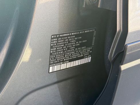 Used 2023 Volkswagen Tiguan SE image 19