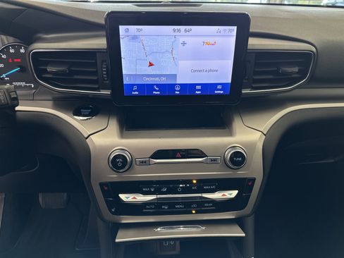 Certified 2022 Ford Explorer XLT w/ Equipment Group 202A image 3