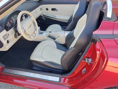 Used 2005 Chrysler Crossfire Limited RWD image 3