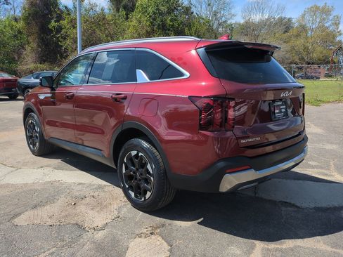 Used 2024 Kia Sorento S image 7