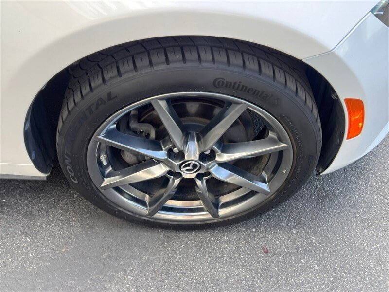 Used 2018 MAZDA MX-5 Miata RF Grand Touring RWD image 12