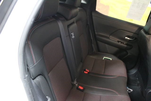Used 2026 Nissan Kicks SR FWD image 9