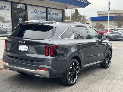 Used 2024 Kia Sorento EX w/ Panoramic Sunroof Package image 6