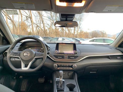 Used 2025 Nissan Altima 2.5 SV image 32