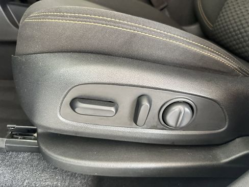 Used 2020 GMC Terrain SLE w/ Driver Convenience Package image 14