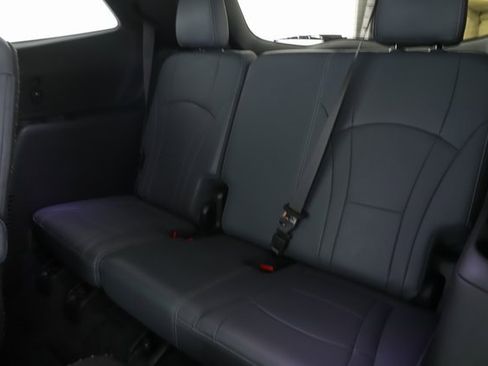 Used 2023 Buick Enclave Essence image 26